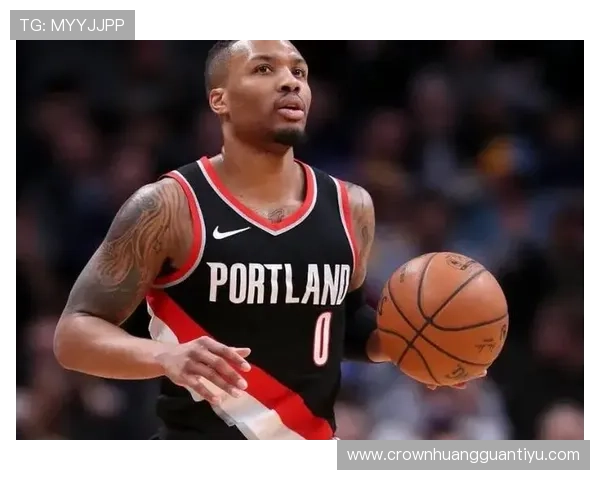 利拉德休赛期天天喝蛋白粉当水，家里泳池边摆满训练器械