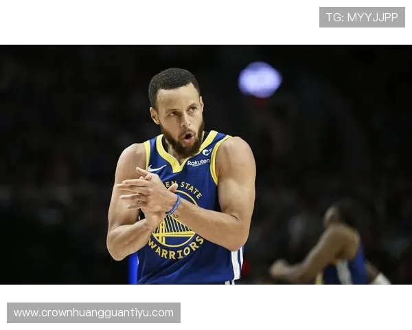 奥拉迪波突破拉开空间，对比库里无球影响不同