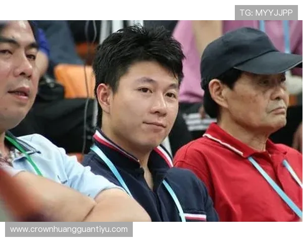 李小鹏家里那个私人健身房，比一般五星还豪华，真不好想象他平时怎么练的