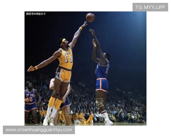 比尔·拉塞尔防守主导篮板对决张伯伦拉开历史差距